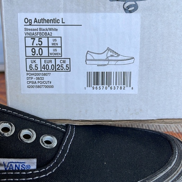 Vans WMNS 0g Authentic L
Stressed Black/White
VN0A5FBDBA2
Sneakers - Picture 16 of 16